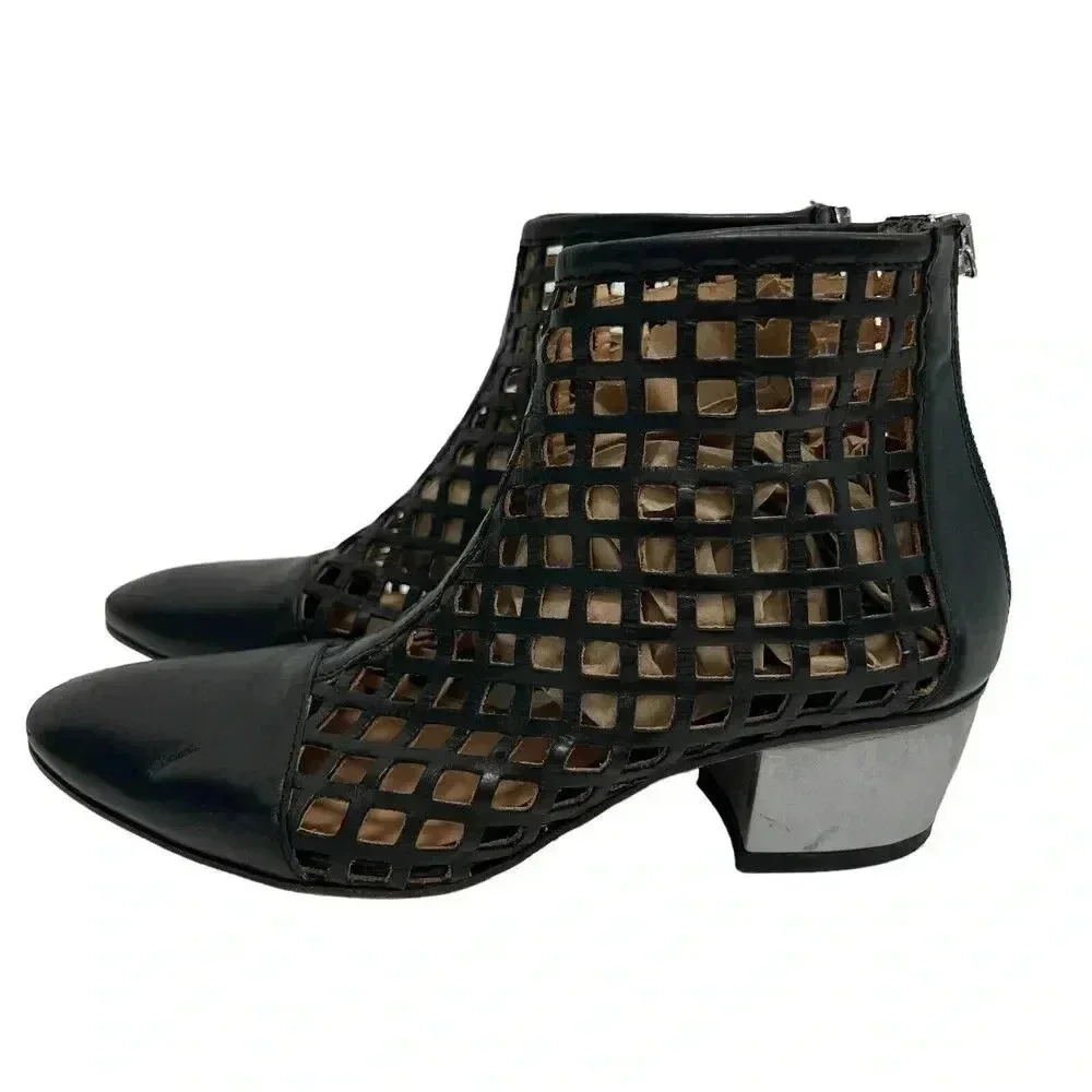 Aquatalia Perforated Fishnet Laser Cut Ankle Booties Black Leather Women’s 6 - Picture 3 of 10